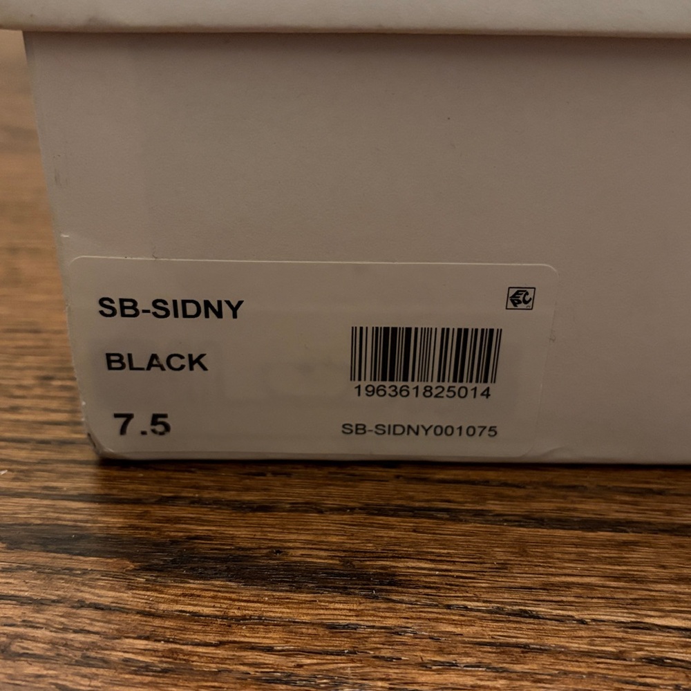 Betsey Johnson Sidny Sneaker Size 7.5 - Picture 7 of 8